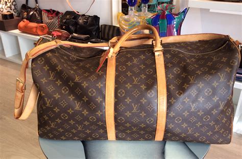 borsoni viaggio louis vuitton|Storia Keepall Louis Vuitton, il borsone da viaggio più iconico.